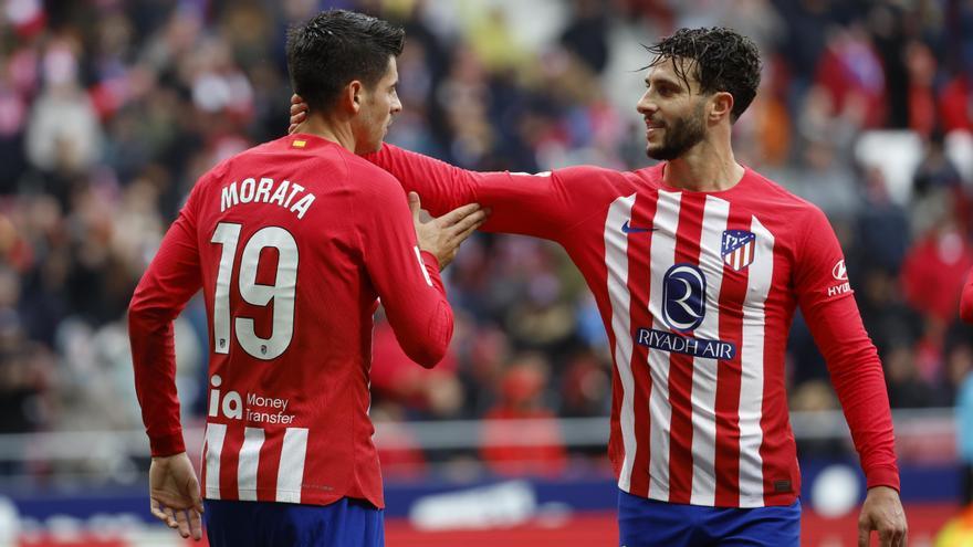 Álvaro Morata celebra un gol con Mario Hermoso.