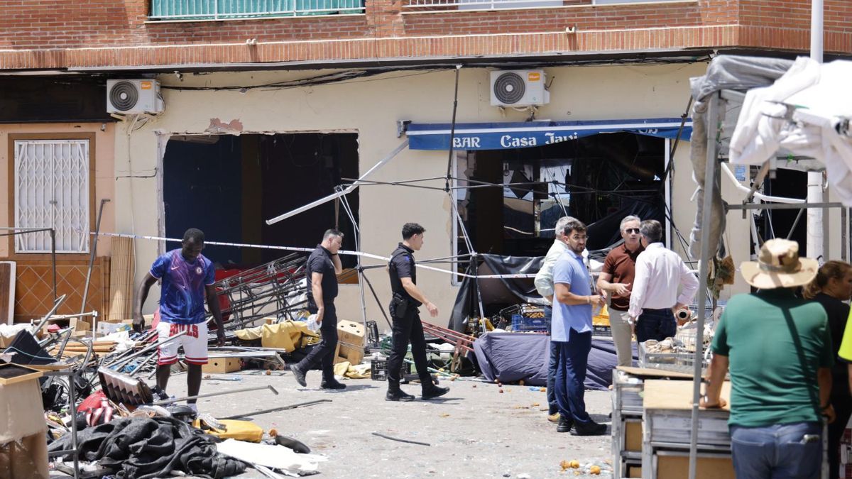 Las imágenes del exterior del bar de Lo Pagán tras la explosión