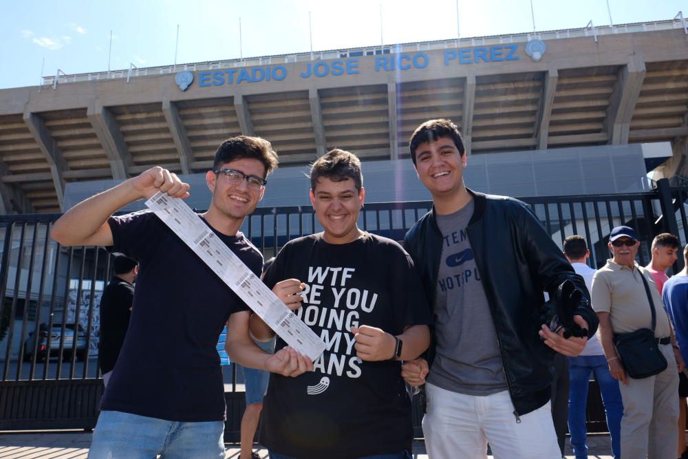 Colas en el Rico Pérez para comprar las entradas del Hércules- Ponferradina