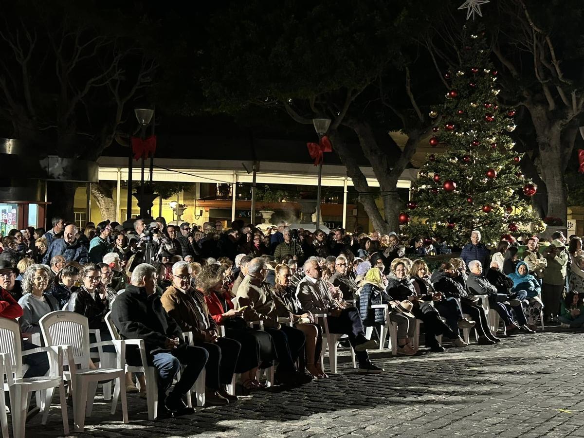Autoridades y público.