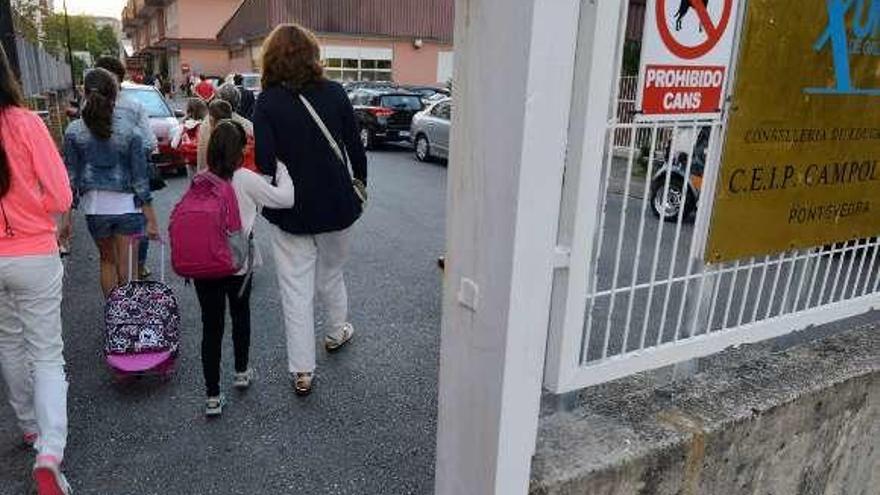 El colegio Campolongo perderá un aula el próximo curso. // G. S.