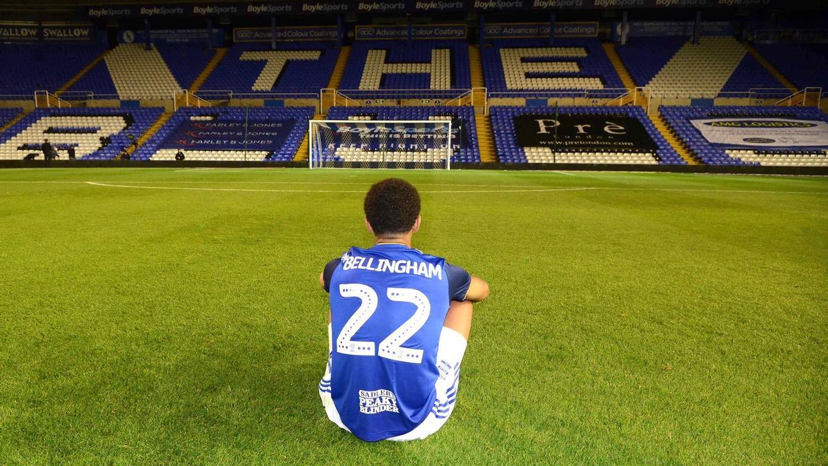 Jude Bellingham, con el dorsal '22' que retiró el Birmingham y que después llevó en el Dortmund.