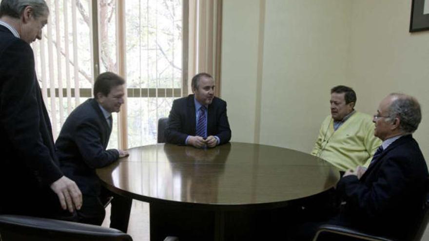 Un momento de la reunión ayer en el Palacio de Justicia de Benalúa.