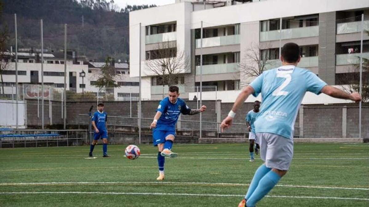 Un momento del derbi de la semana pasada en Matalablima.