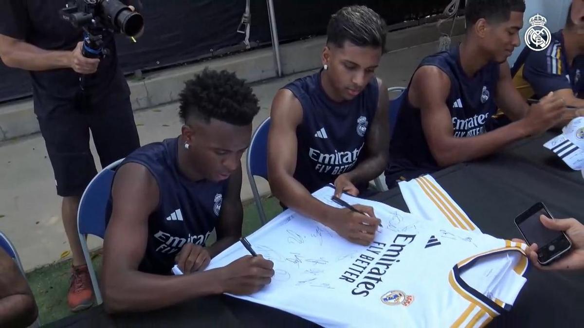 Los jugadores del Real Madrid firmaron autógrafos en Los Ángeles