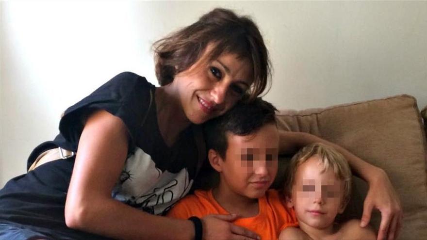 Juana Rivas, junto a sus hijos