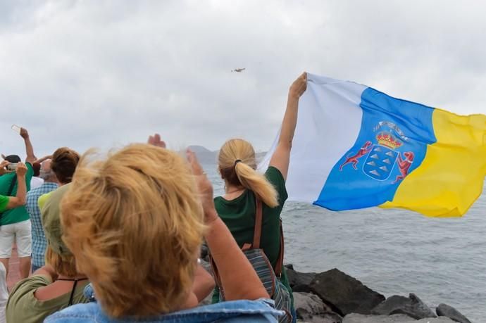 23-08-2019 LAS PALMAS DE GRAN CANARIA. Cadena humana en el paseo de Las Canteras contra el incendio  | 23/08/2019 | Fotógrafo: Andrés Cruz