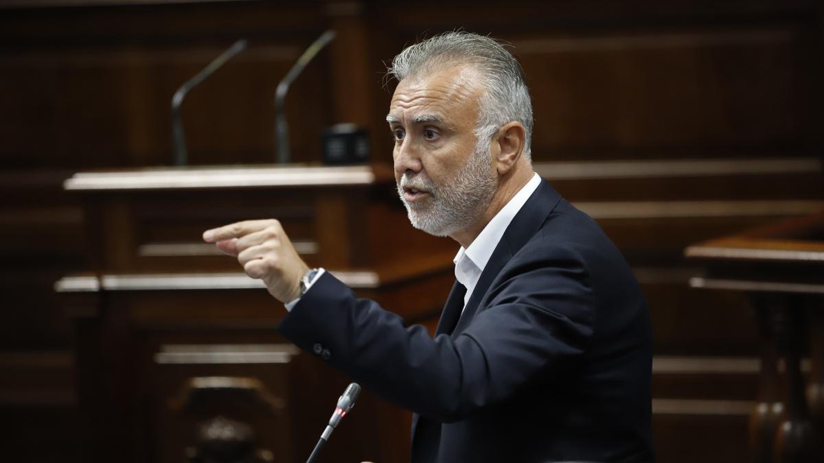 Ángel Víctor Torres, en una imagen de archivo en el Parlamento de Canarias.