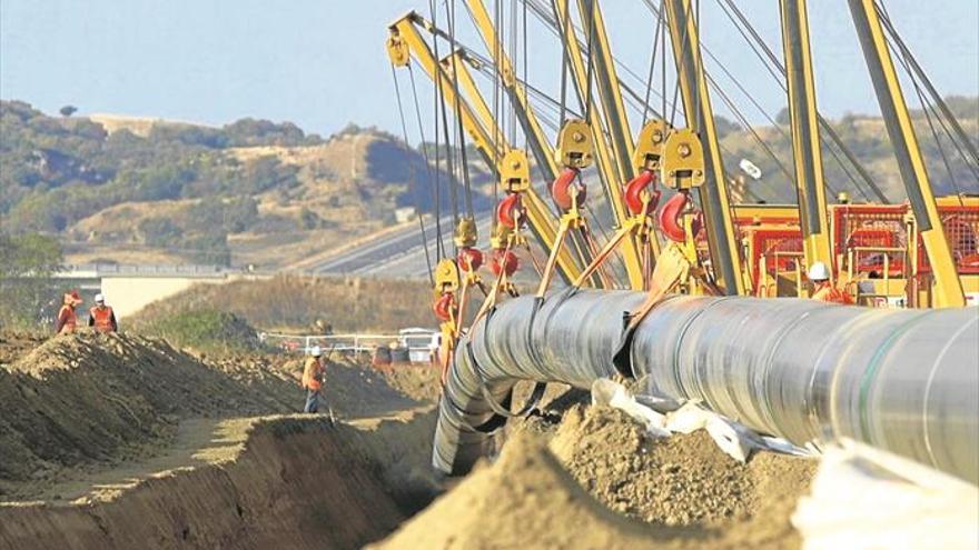 Gasistas y eléctricas claman contra el recorte de la CNMC