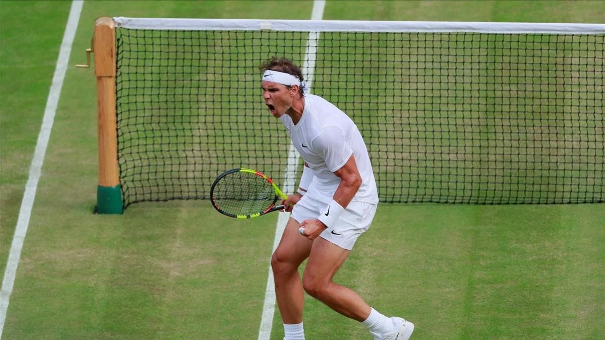 Nadal, en su duelo con Querrey en WImbledon.