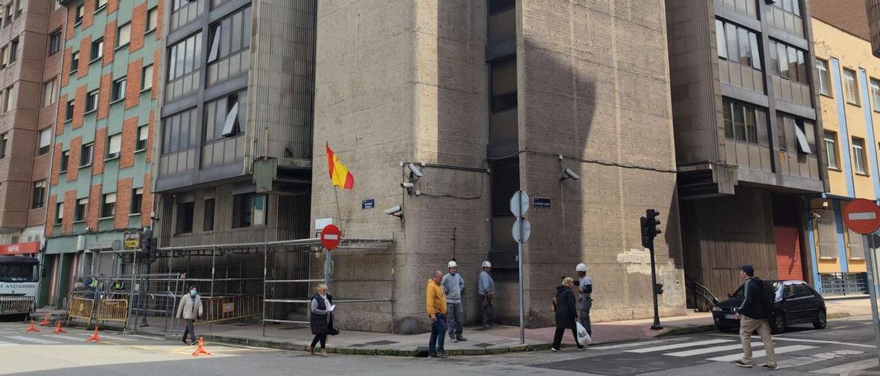 El inicio de las obras en la Comisaría de Policía de Mieres. | A. Velasco