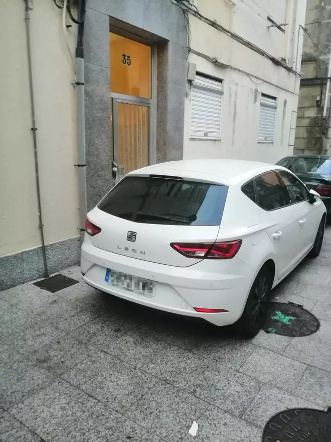 Residentes del entorno de la peatonal de O Calvario: «No podemos entrar ni salir de nuestras casas»