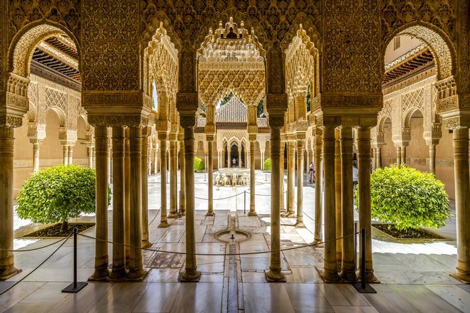 Patio de los leones de la Alhambra de Granada