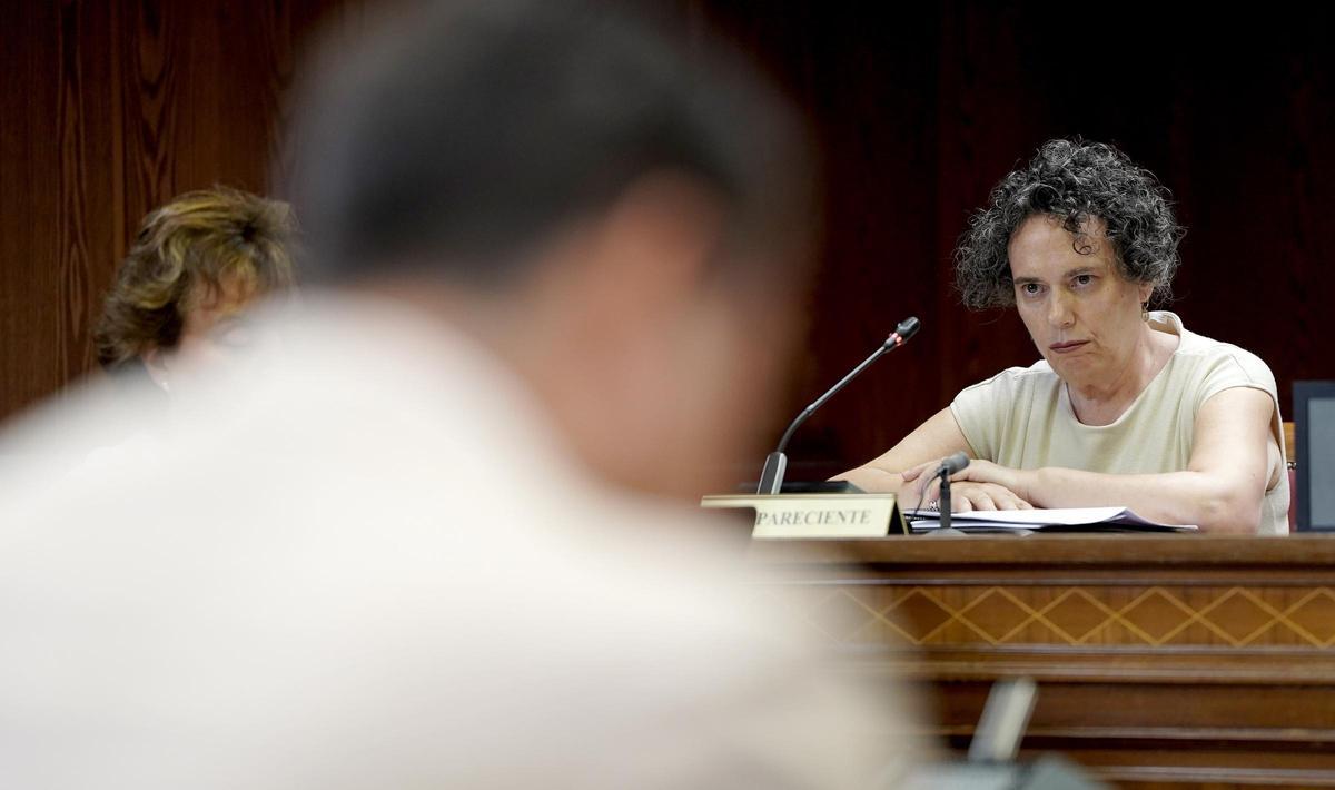 Gertrudis Alcázar, secretaria de José Luis Rodríguez Zapatero, en el Senado.