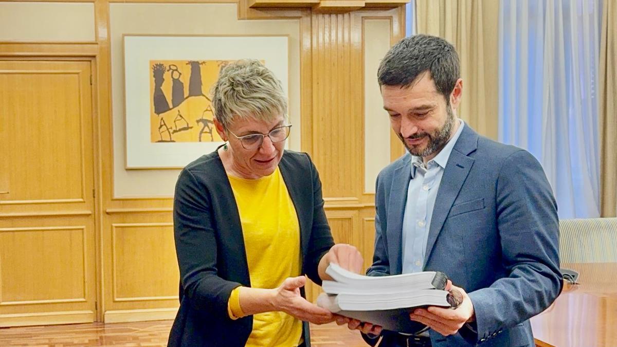 Reunión de la portavoz de Compromís en València, Papi Robles, con el ministro Pablo Bustinduy