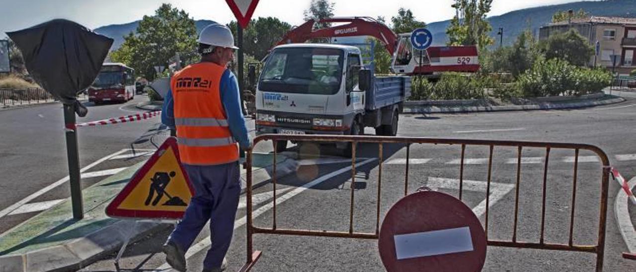 Desvían parte del tráfico en la rotonda de Batoy para la reparación del alcantarillado