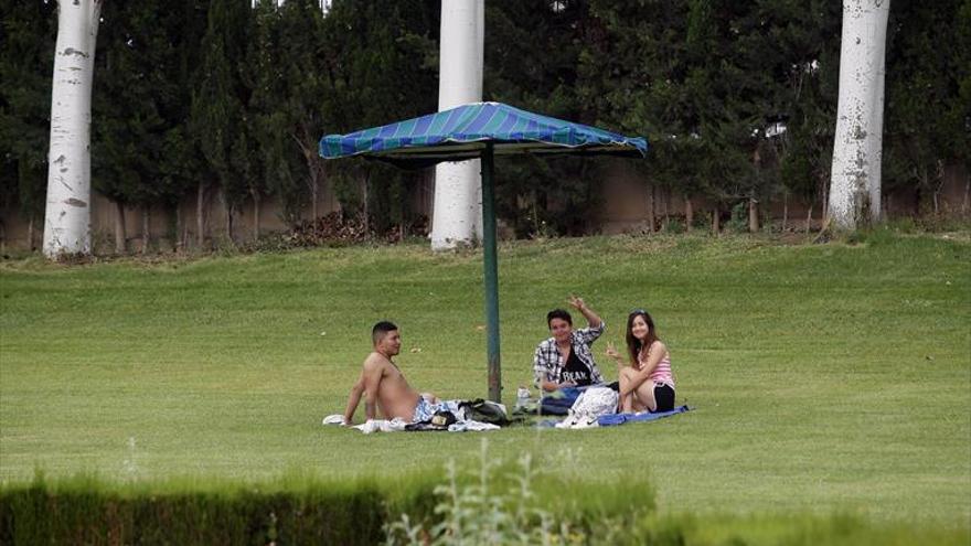 Mal comienzo para la temporada de piscinas tras una jornada de lluvia