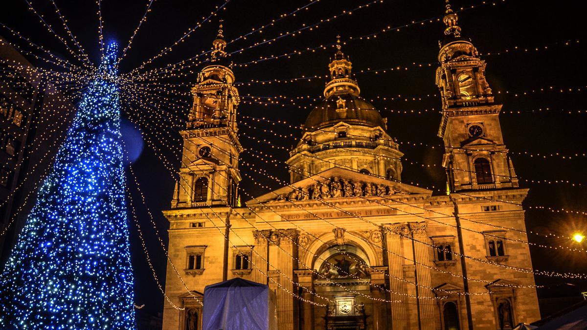 Luces, regalos y acción: el corazón navideño de Budapest está en sus mercadillos