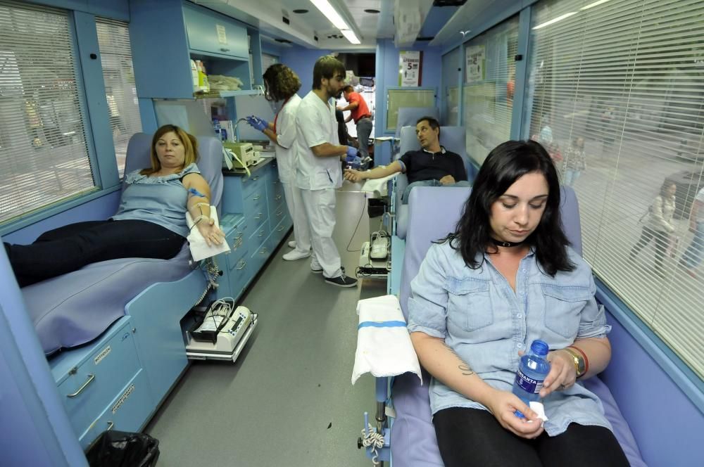 Autobús de donación de sangre y médula ósea