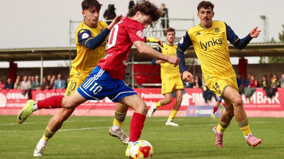 Agüero realiza un golpeo durante el partido ante el Alcorcón.