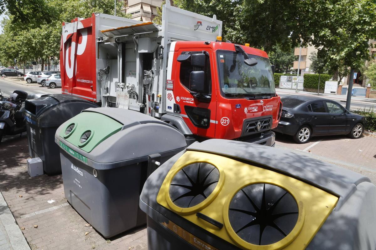 A.J.González Córdoba Contenedores recogida de basura SADECO