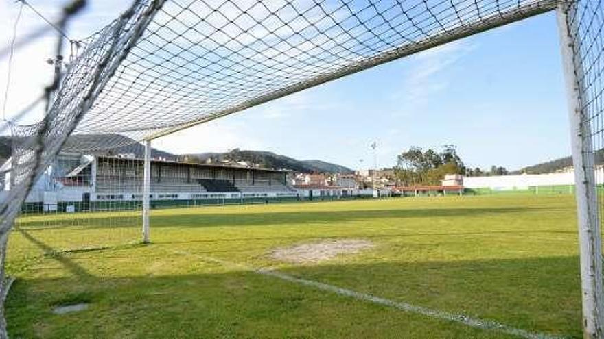 Poio adjudica la obra para cambiar el césped natural a artificial en el  campo de A Seca - Faro de Vigo