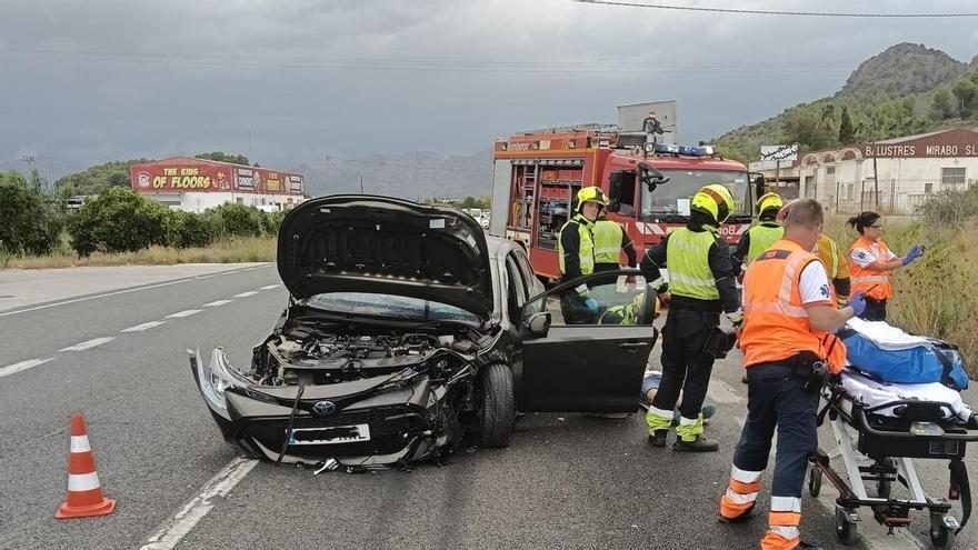 Dos mujeres resultan heridas al colisionar de cara sus coches en la N-332 en Pedreguer