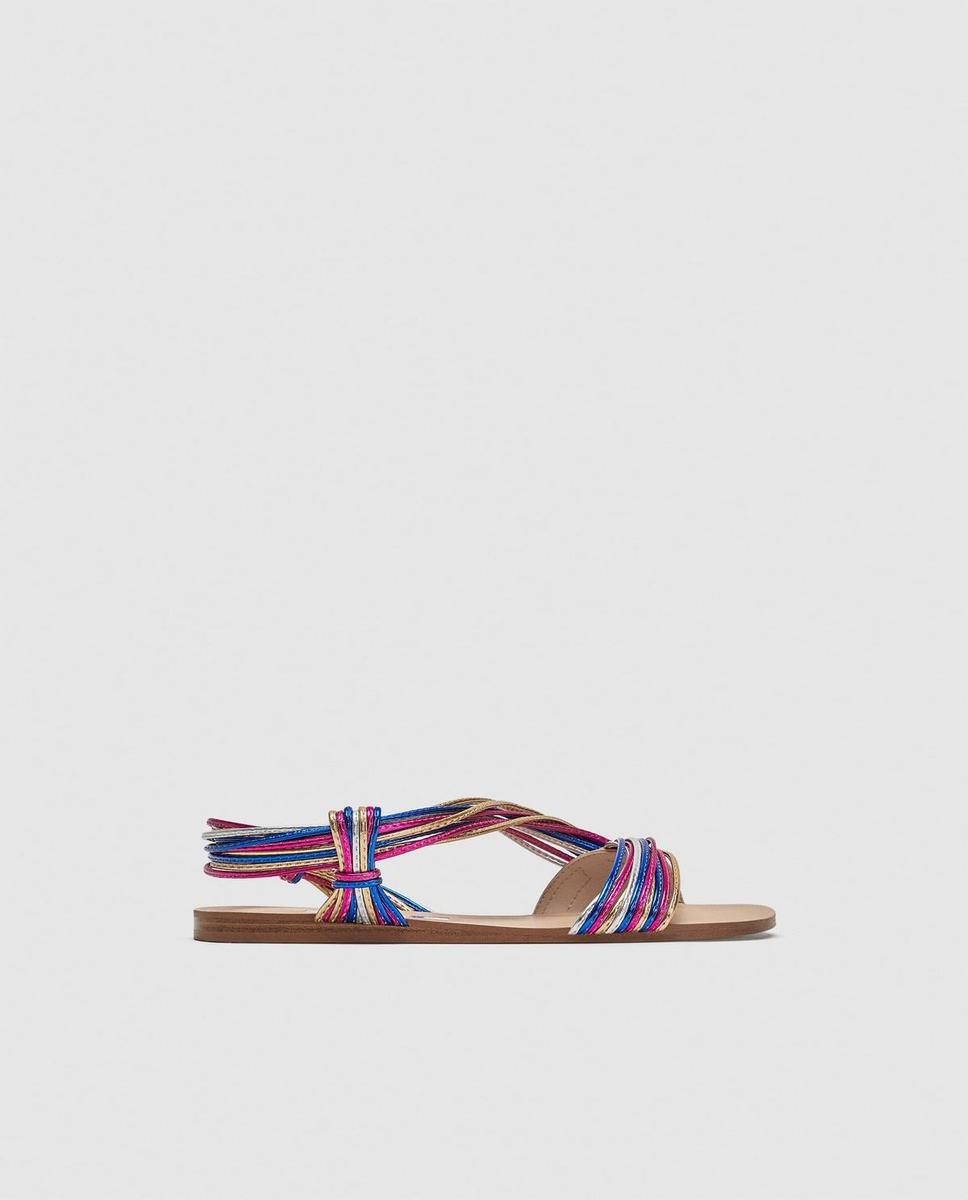 Sandalias multicolor de Zara (Precio: 25,95 euros)