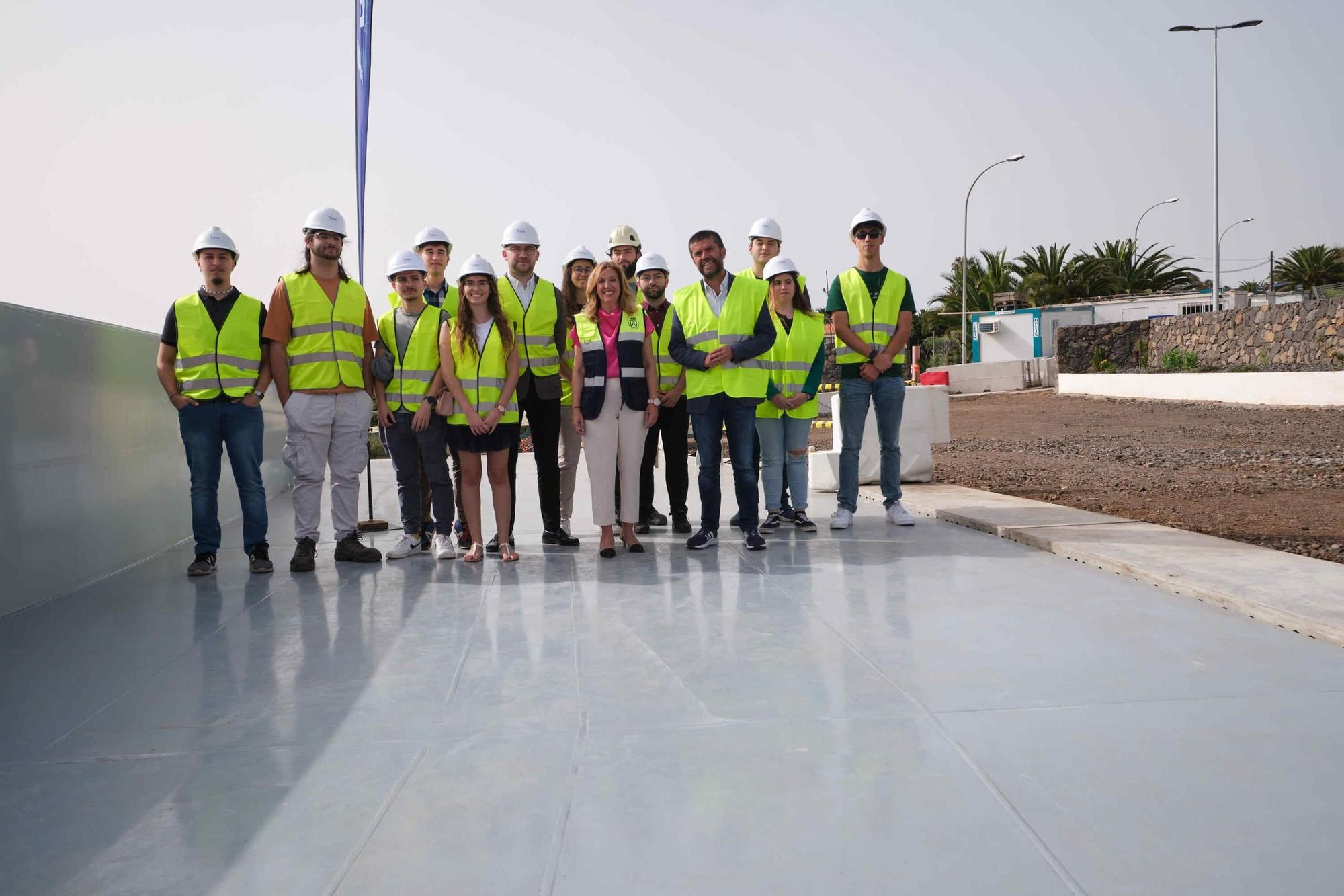 Visita a las obras de colocación de la super pasarela de La Laguna