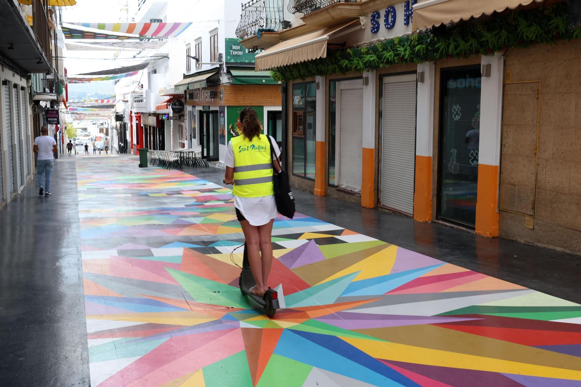 El arcoíris de Okuda, como el efecto ‘Peaky Blinders’ de Birmingham, pero en Ibiza