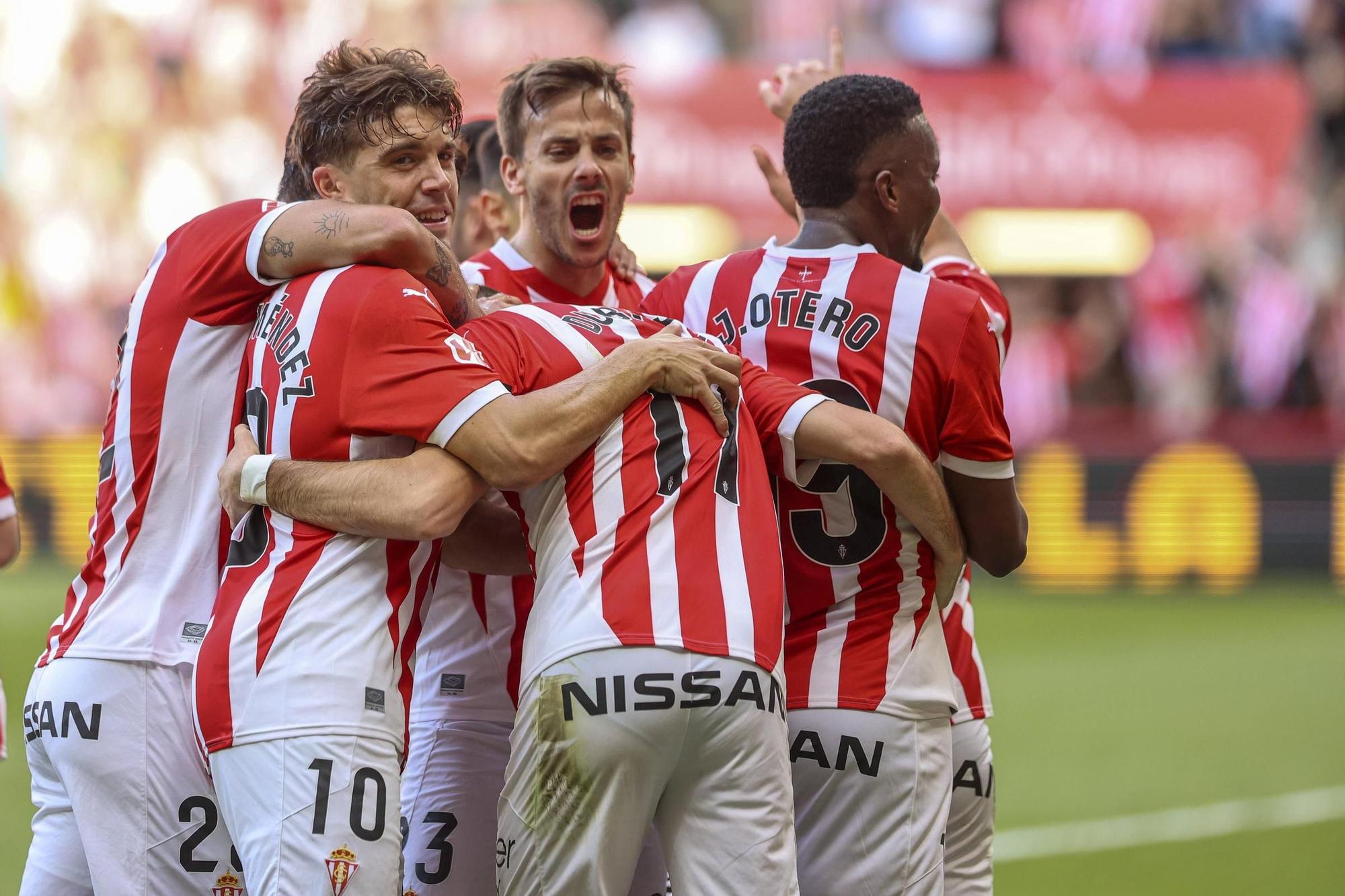 Derbi asturiano: las imágenes del partido entre el Sporting y el Oviedo en El Molinón