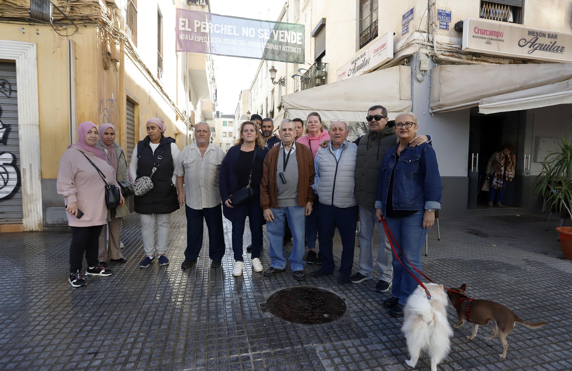 Los vecinos de El Perchel amenazados con el desalojo no se rinden