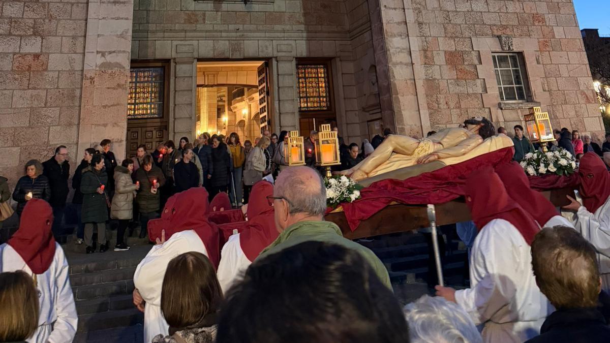 En imágenes: Así fue la procesión de La Soledad, en Cangas de Onís