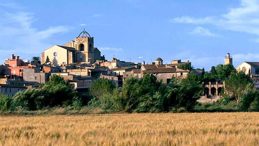 Imatge panoràmica del poble de Peralada