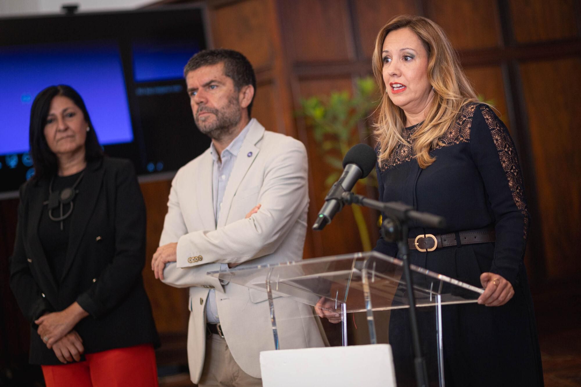 Reunión entre el rector de la ULL, Francisco García, y la presidenta del Cabildo de Tenerife, Rosa Dávila.