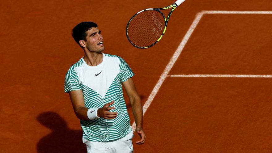 Carlos Alcaraz en Roland Garros. | REUTERS/CLODAGH KILCOYNE