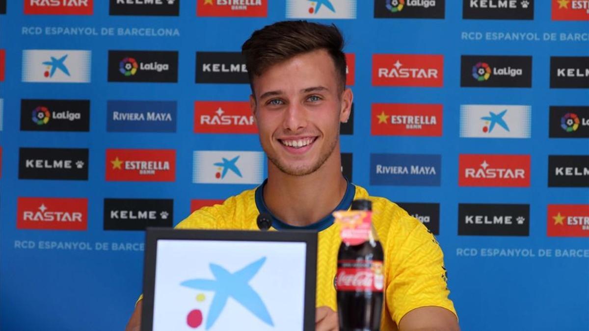 Javi Puado, en una rueda de prensa en la Ciutat Esportiva Dani Jarque