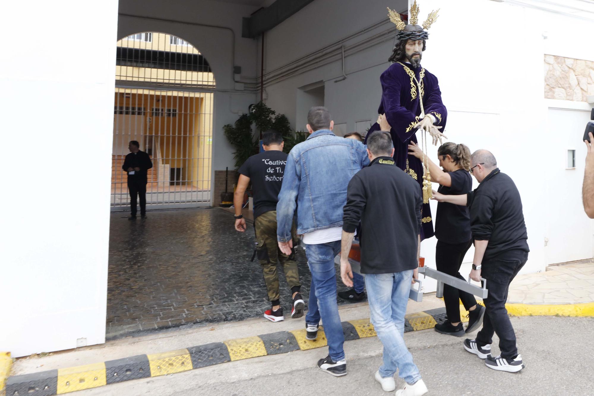 Galería de imágenes de la visita del Cristo Cautivo a la cárcel de Ibiza