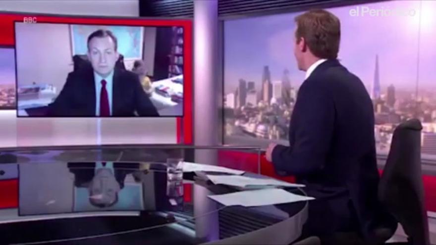 Un profesor inglés es interrumpido por su hijos cuando le entrevistaban en directo en la BBC
