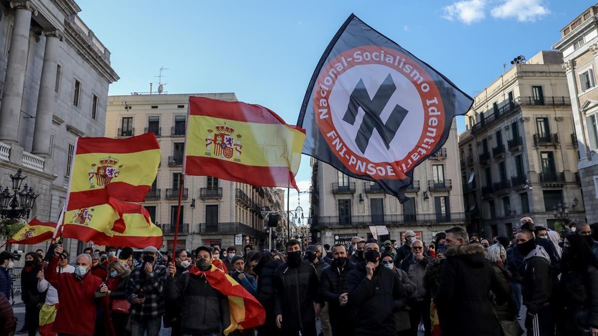 Manifestación de Vox en la plaza de Sant Jaume de Barcelona