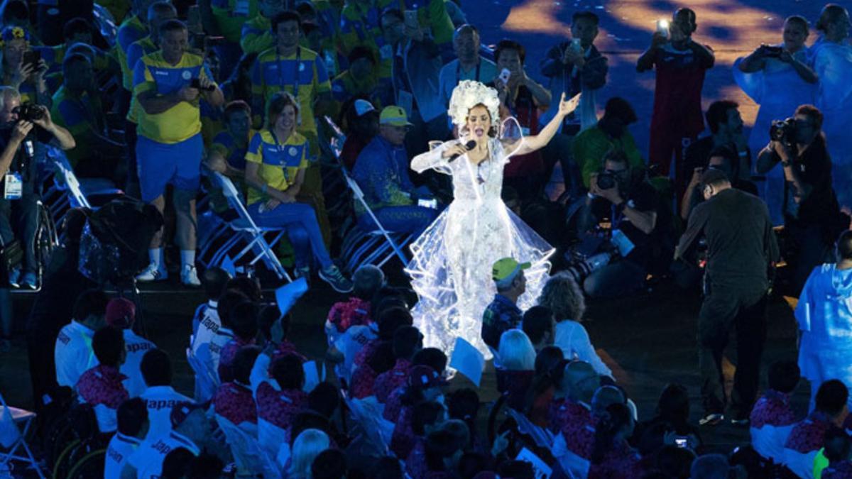 Vanessa da Mata fue una de las encargadas de poner la música en la ceremonia de clausura de los Juegos Paralímpicos de Río