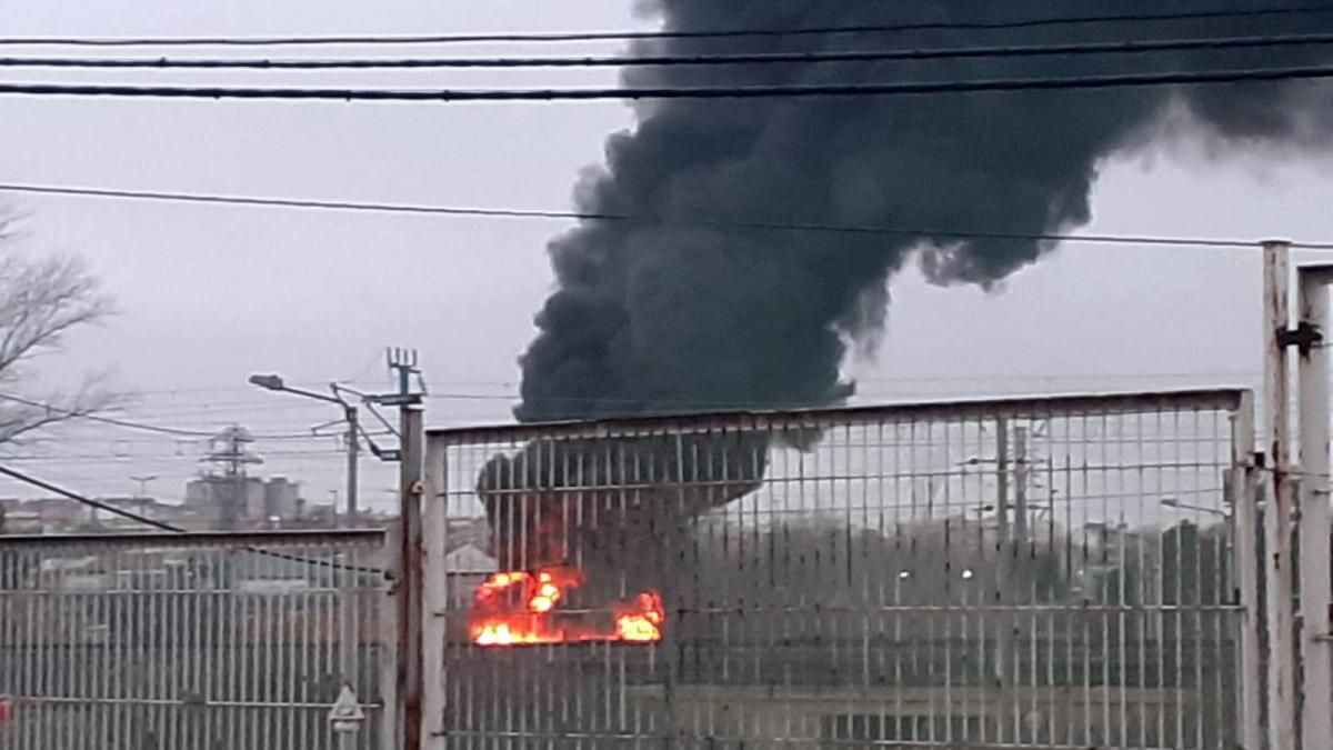 Incendio en el depósito de contenedores de FCC en La Cartuja