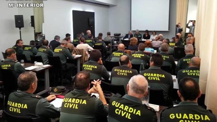 La Guardia Civil promueve un frente común para luchar contra el tabaco de contrabando