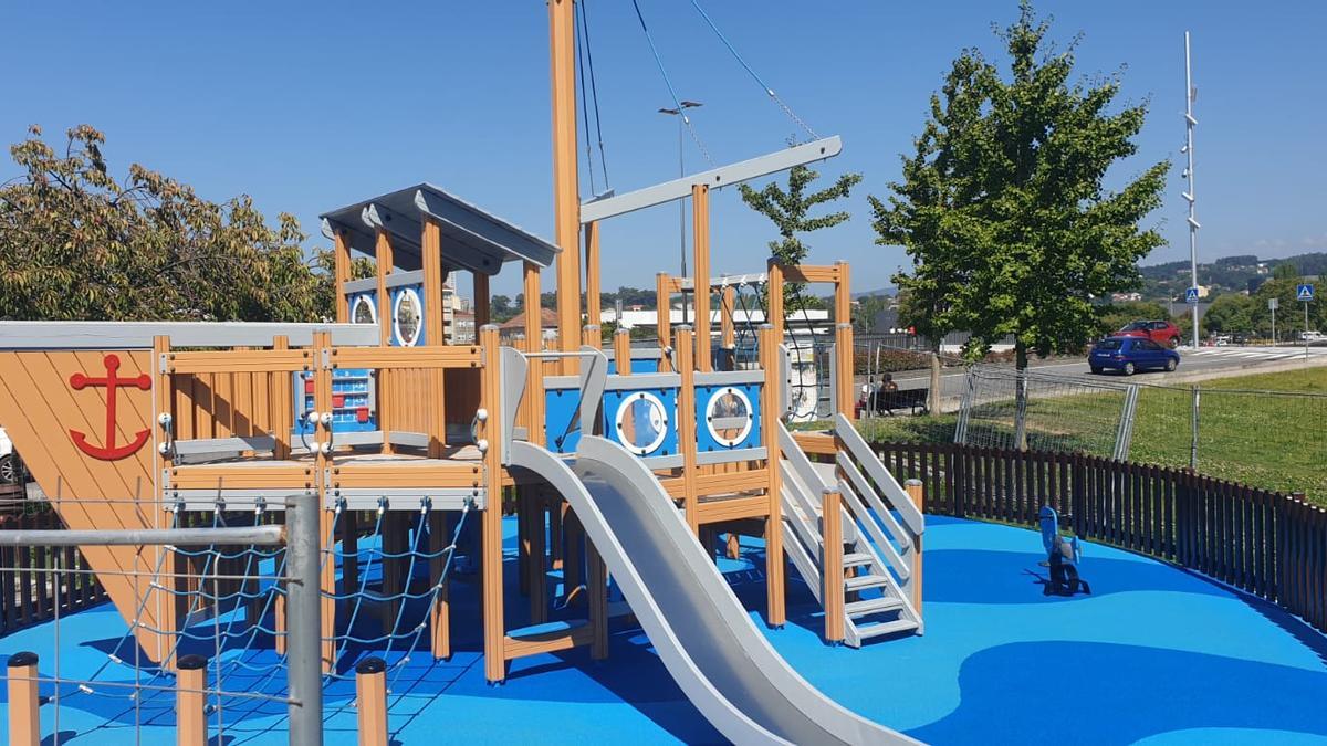 Parque infantil junto al puente de O Burgo