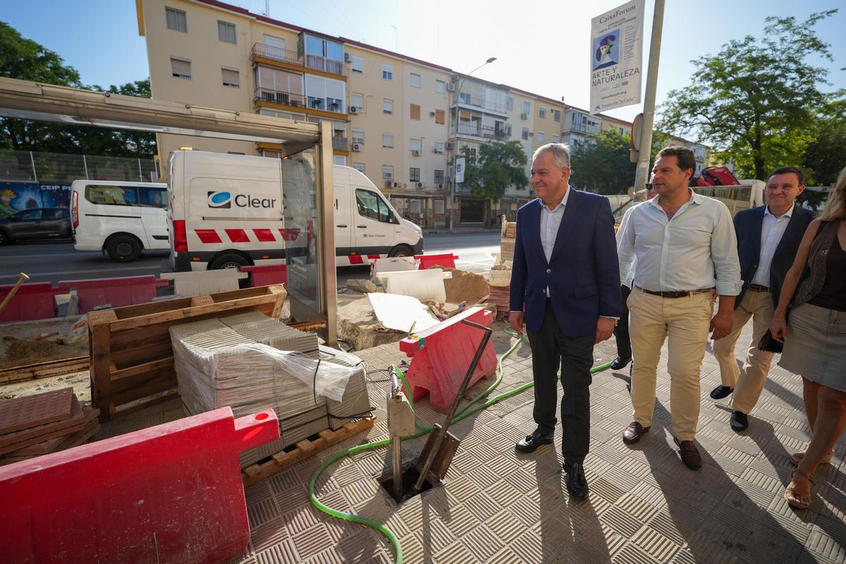 El alcalde de Sevilla, José Luis Sanz, visita las obras que se están realizando en la Macarena
