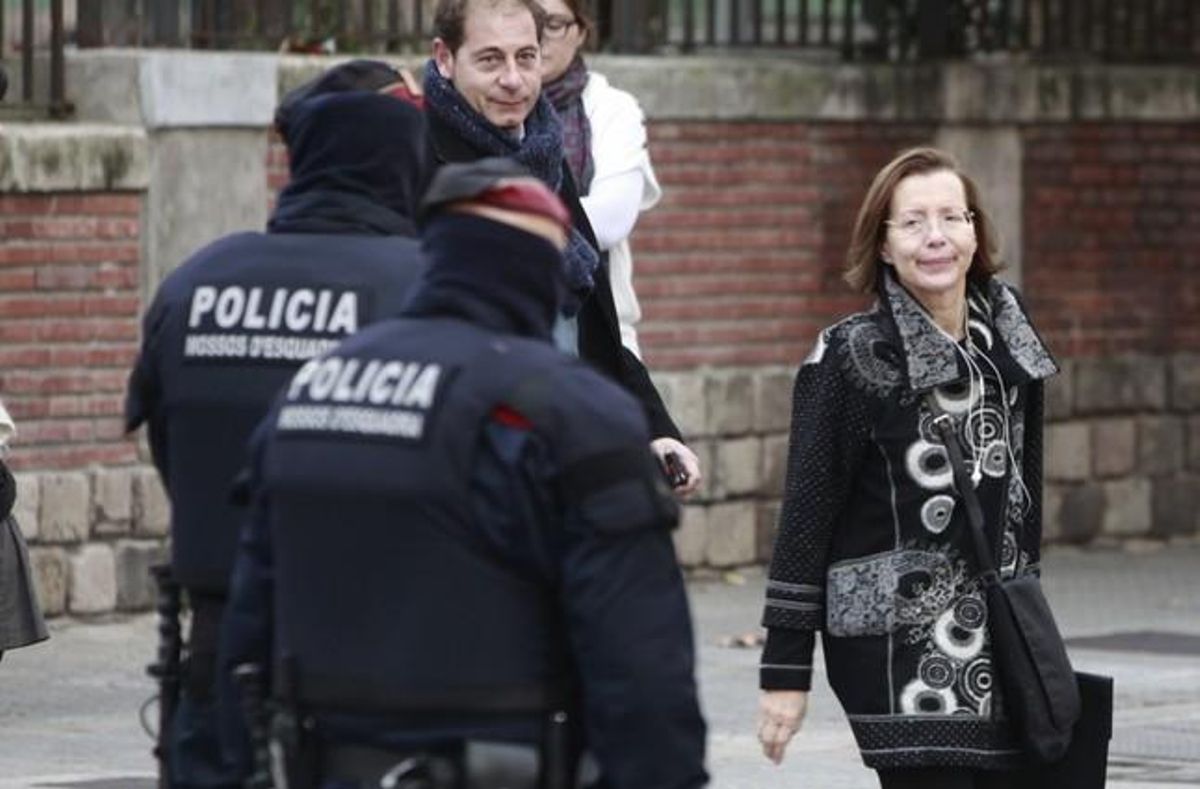 Montserrat Tura entra a l’Audiència.