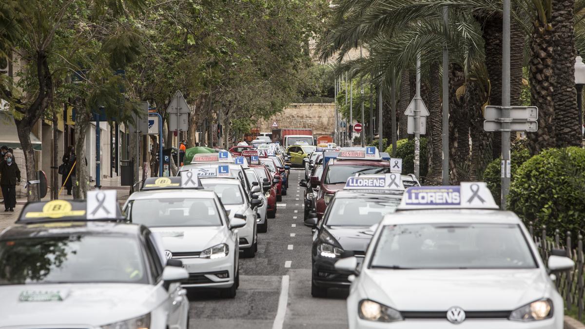 Protesta de las autoescuelas en Alicante