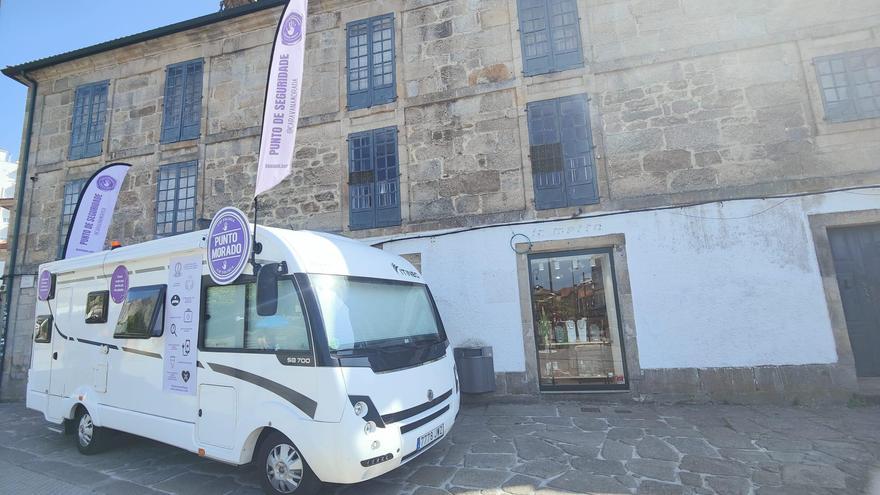 Un punto morado instalado en A Ferrería en la Peregrina de 2024