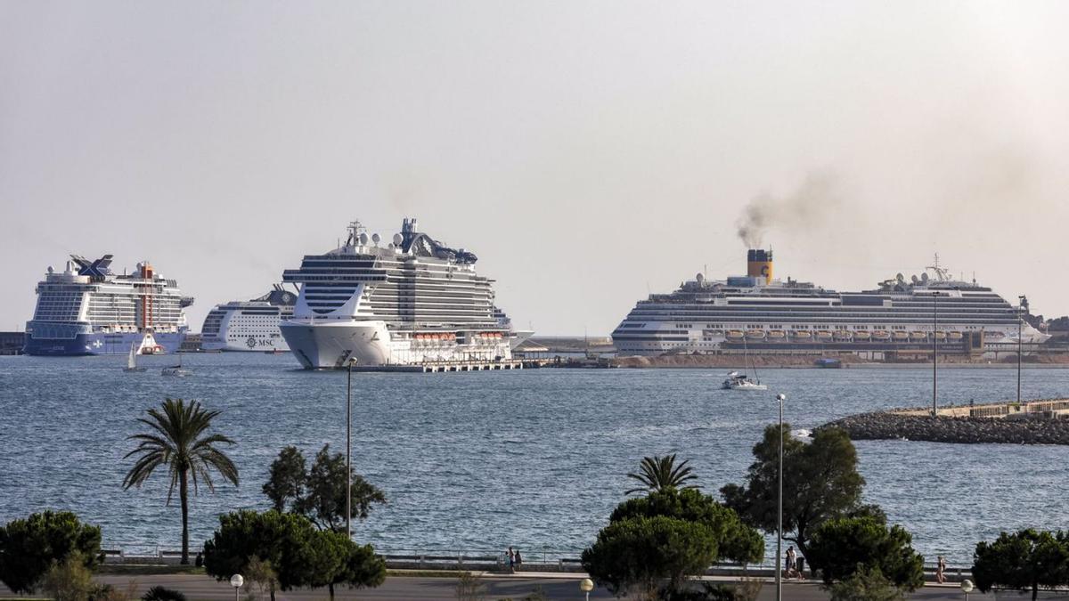 Acumulación de cruceros turísticos en Palma