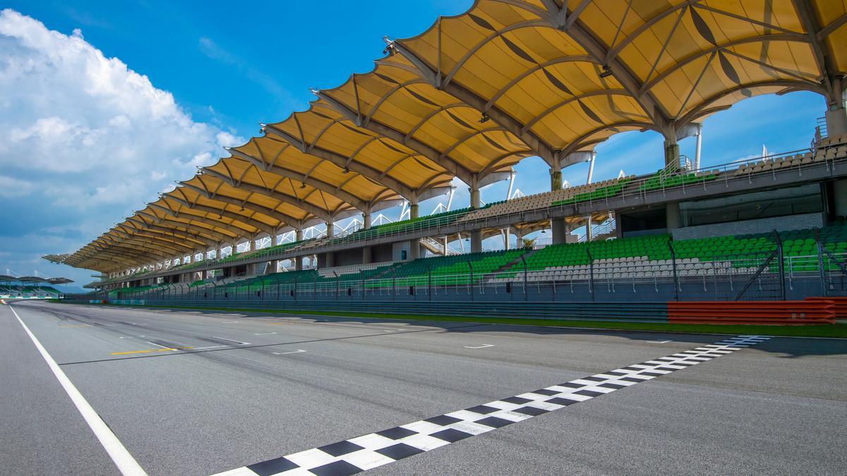 Recta de meta en el circuito de Sepang.